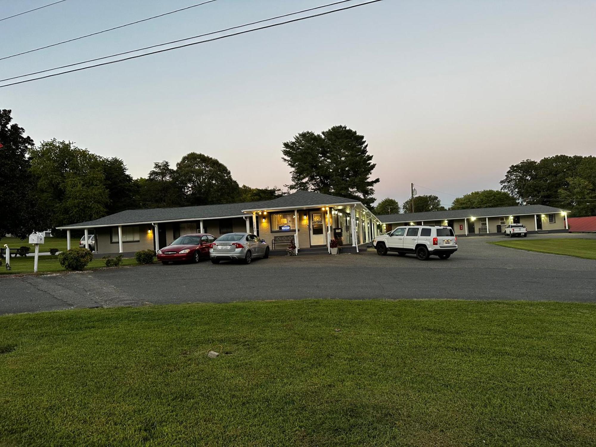 Bea'S Parkway Inn Mount Airy Exterior foto